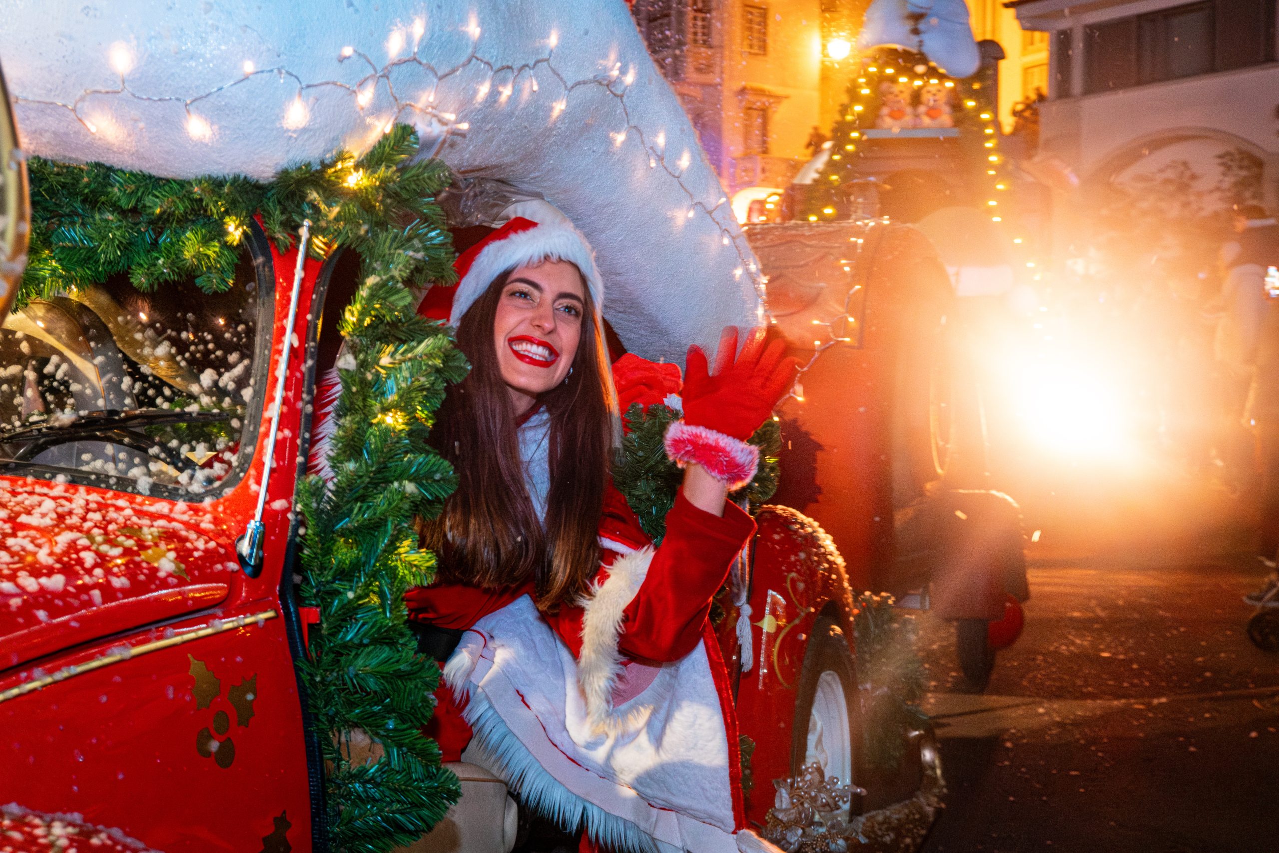 Mãe Natal no Mercado de Natal de Cascais 2024 interagindo com visitantes